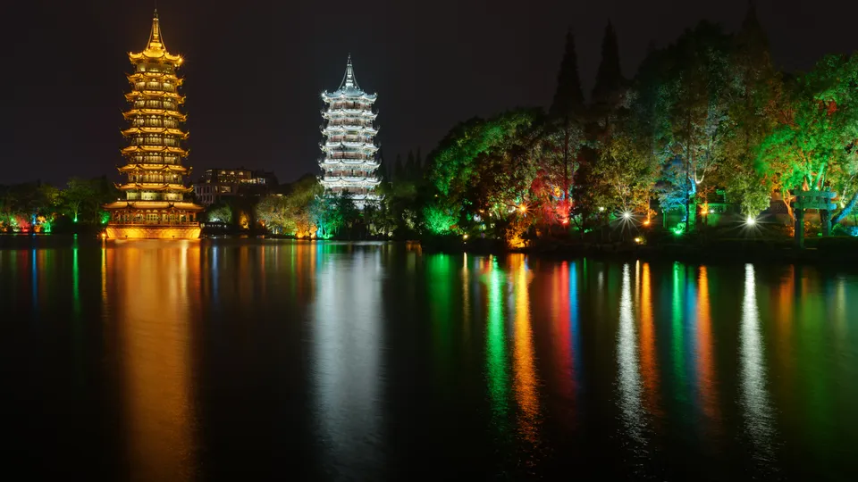 桂林日月双塔夜景